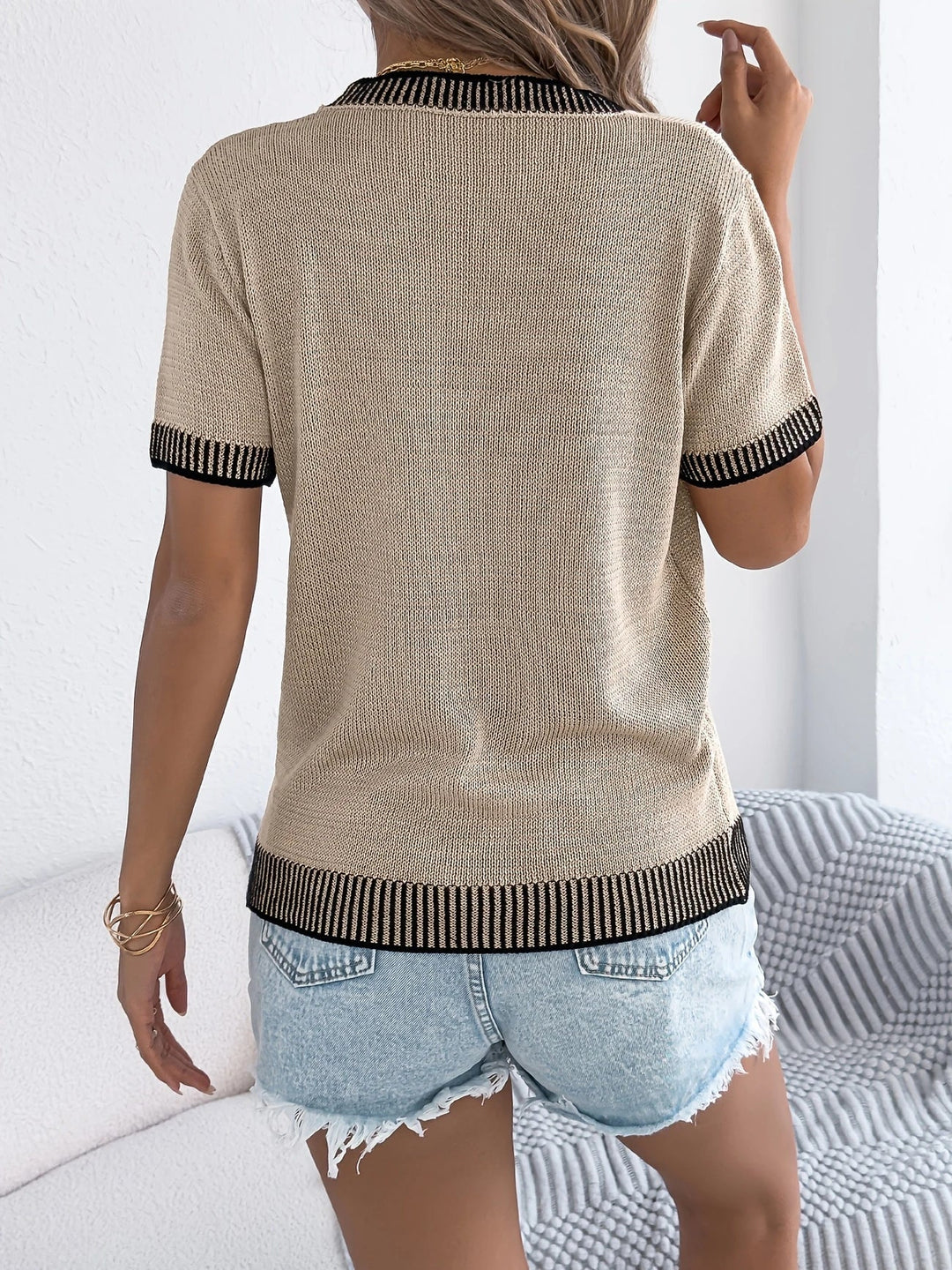 Alethea - Elegant Round Neck And Striped Knitted Top