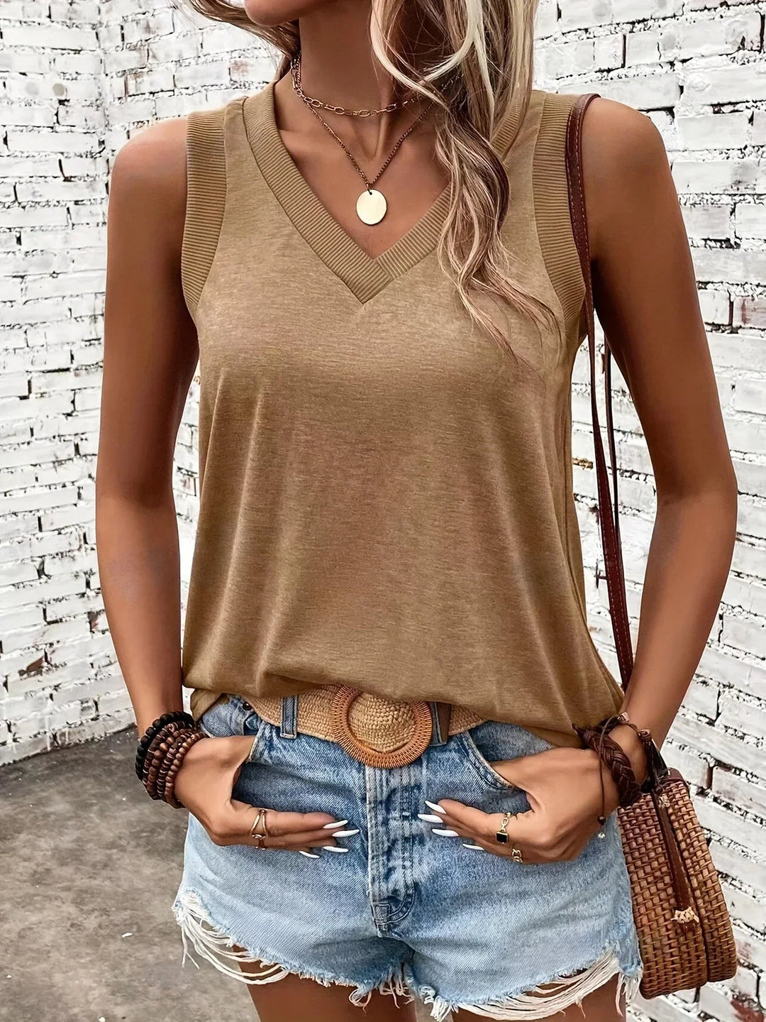 Analia - Breathable V-Neck And Sleeveless Top