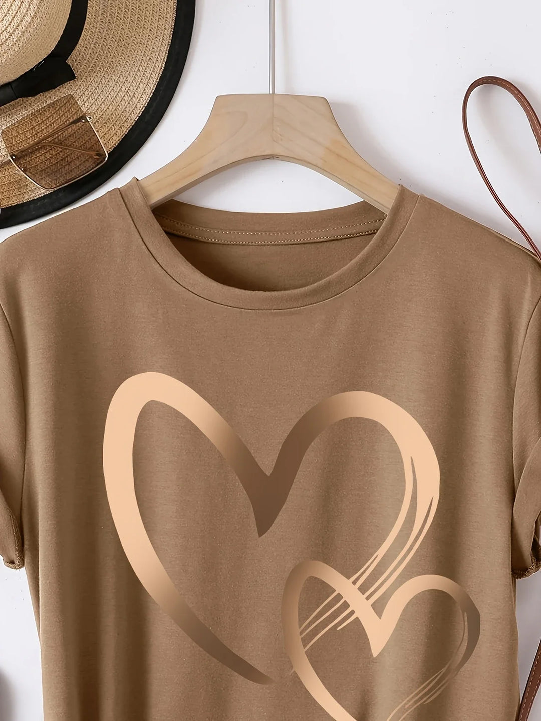 Larson - Casual Short Sleeve T Shirt With Heart Print